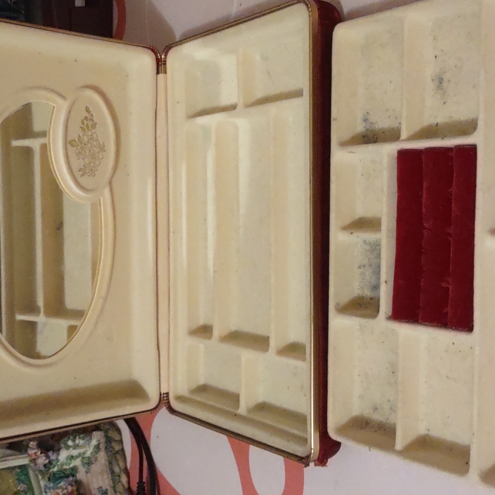 Red Velvet Jewelry Box - Picture 5 of 6
